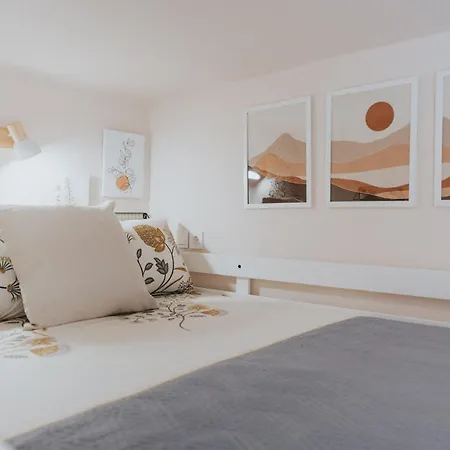 Bohemian Loft With View! 아파트 볼로스