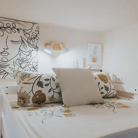 아파트 Bohemian Loft With View! *