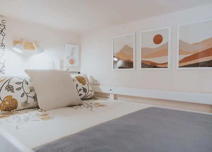 Bohemian Loft With View! דירה וולוס